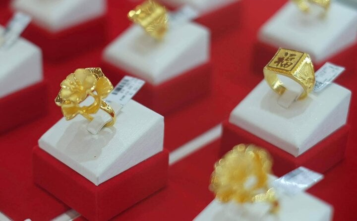 Gia Vang Nhan Lap Ky Luc Moi Nguoi Mua Lai Dam 1