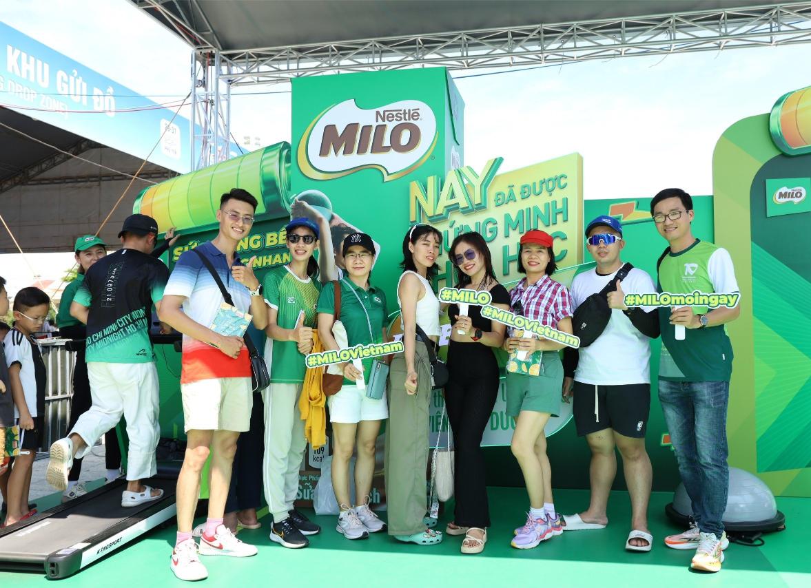 Van Dong Vien Tham Gia Cac Hoat Dong Y Nghia Nang Cao Suc Ben Cua Nhan Hang Milo Trong Khuon Kho Tien Phong Marathon 2024 3 1