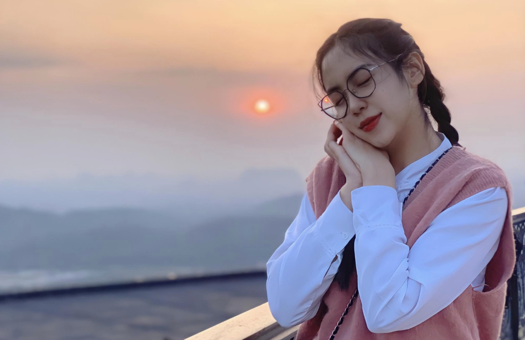 Nu Sinh Lao Noi Tieng Viet Nhu Tieng Me De Duoc Dan Mang San Don 4