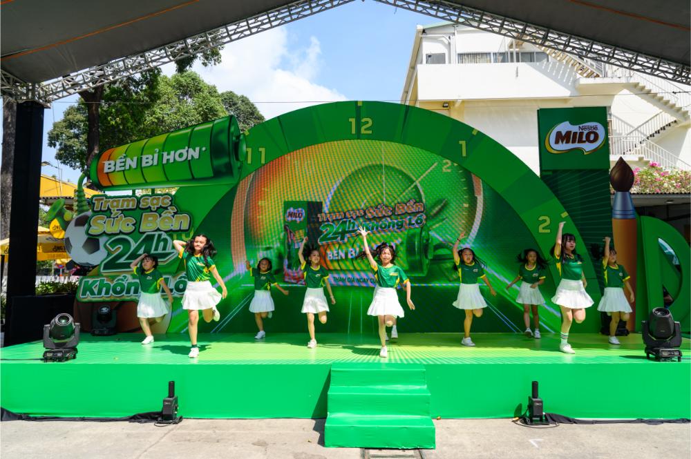 1. Màn Trình Diễn Sôi động Của Các Bé Trên Nền Nhạc Năng Động Việt Nam
