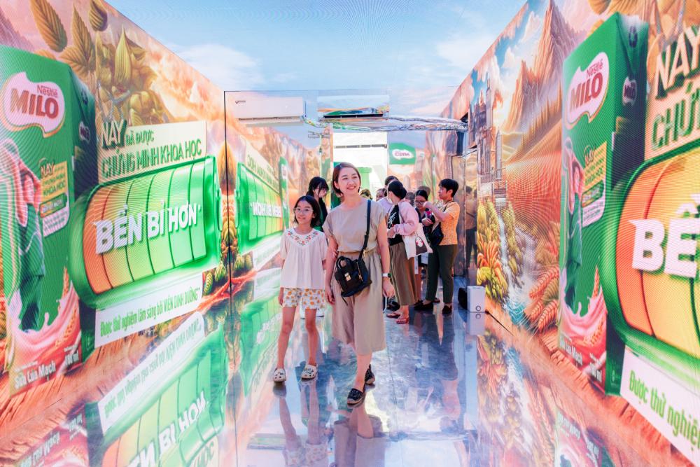 13.3 Mẹ Và Bé Hào Hứng Check In Tại Phòng Chiếu đa Giác Quan Của Nestlé Milo