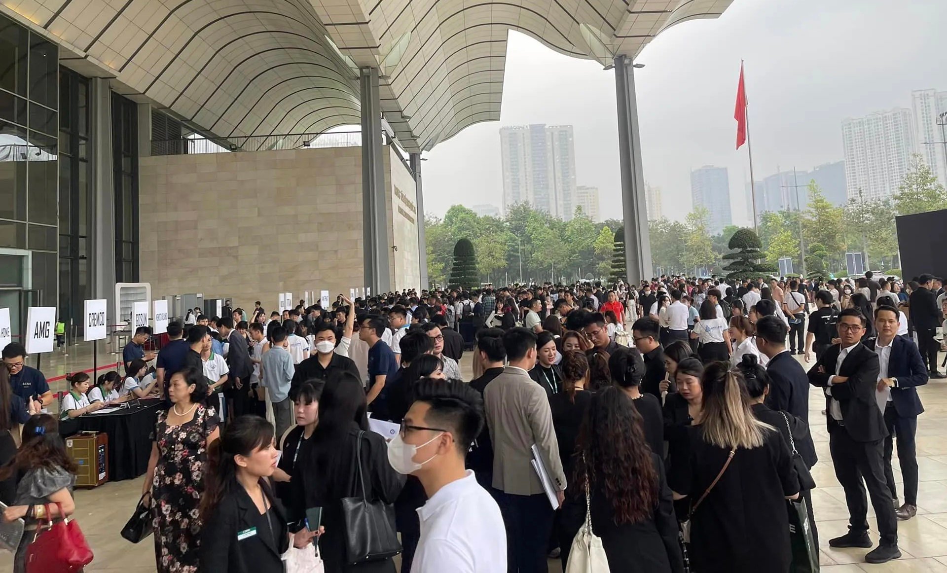 Bat Dong San Bat Ngo Sut Giam Khach Chun Tay Thi Truong Dut Mach Di Len 3