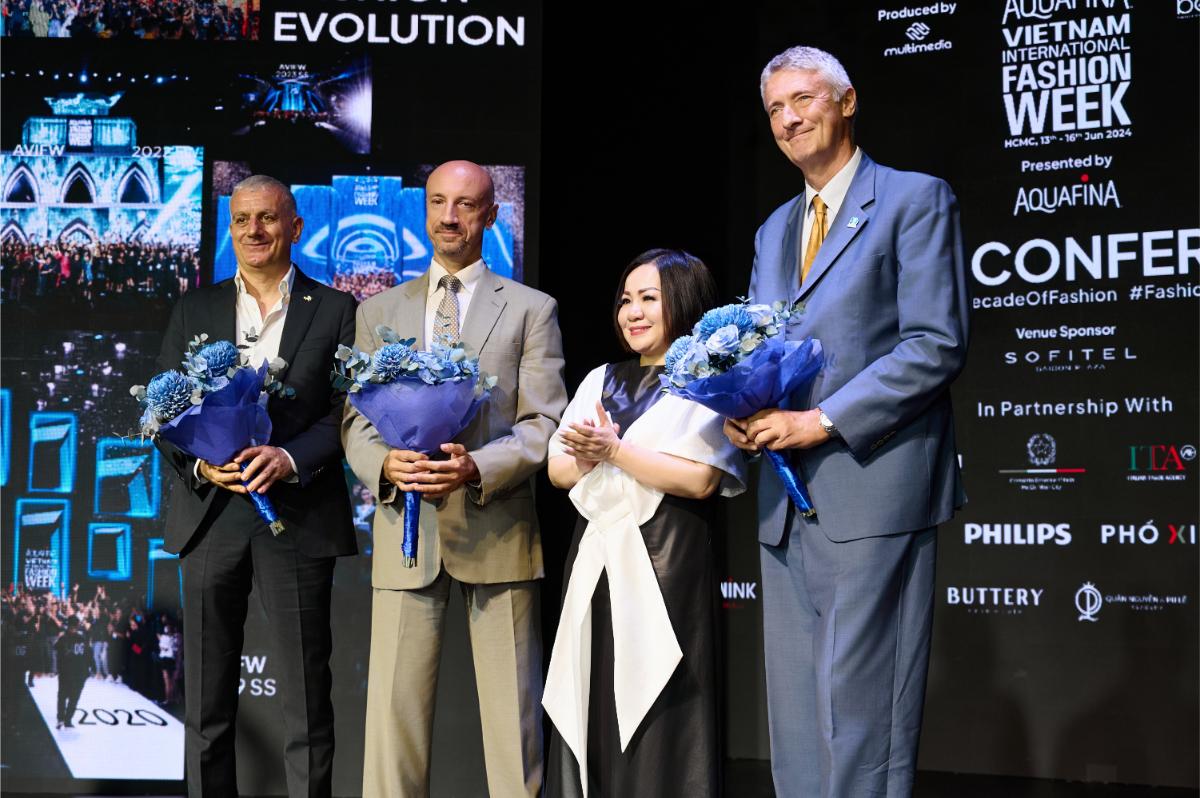 3. Ba Trang Le Cung Tong Lanh Su Italy Enrico Padula Va Cac Doi Tac Den Tu Italy 2 1