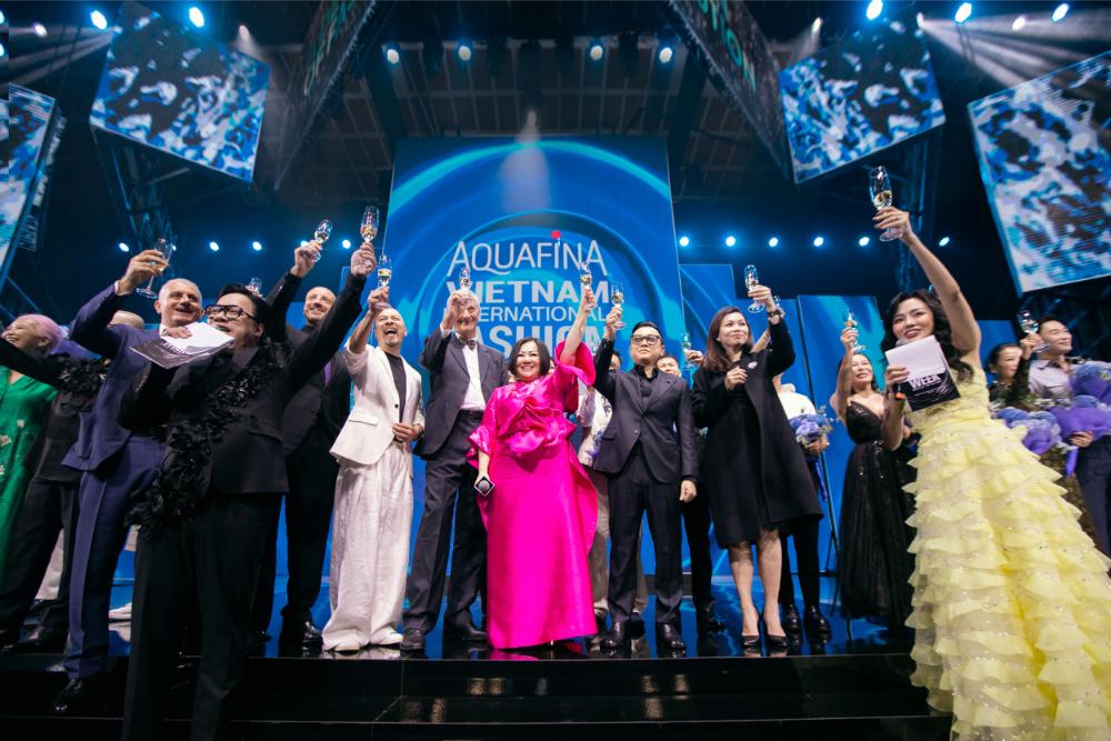 5. Toan Canh Dem Khai Mac Aquafina Tuan Le Thoi Trang Quoc Te Viet Nam 2024 Ky Niem Mot Thap Ky 1