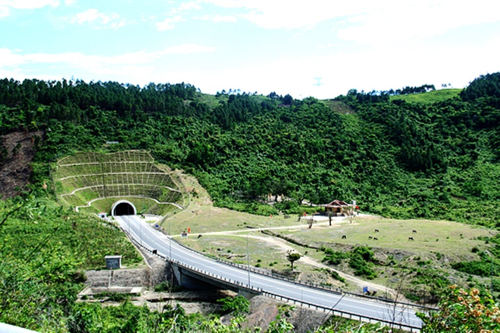 Dao Them 1 Duong Ham Xuyen Qua Deo Ngang Cho Xe Chay 80km H 1