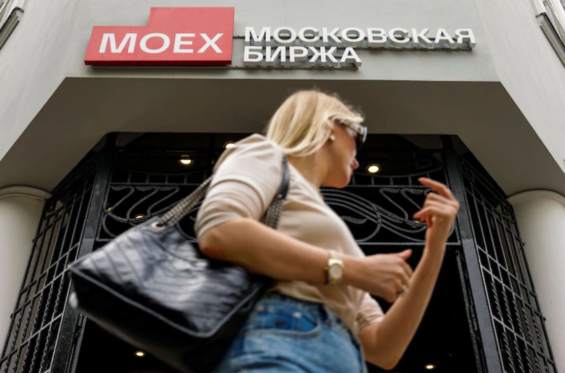 He Thong Tai Chinh Nga Rung Chuyen Sau Don Trung Phat Moi Cua My 1