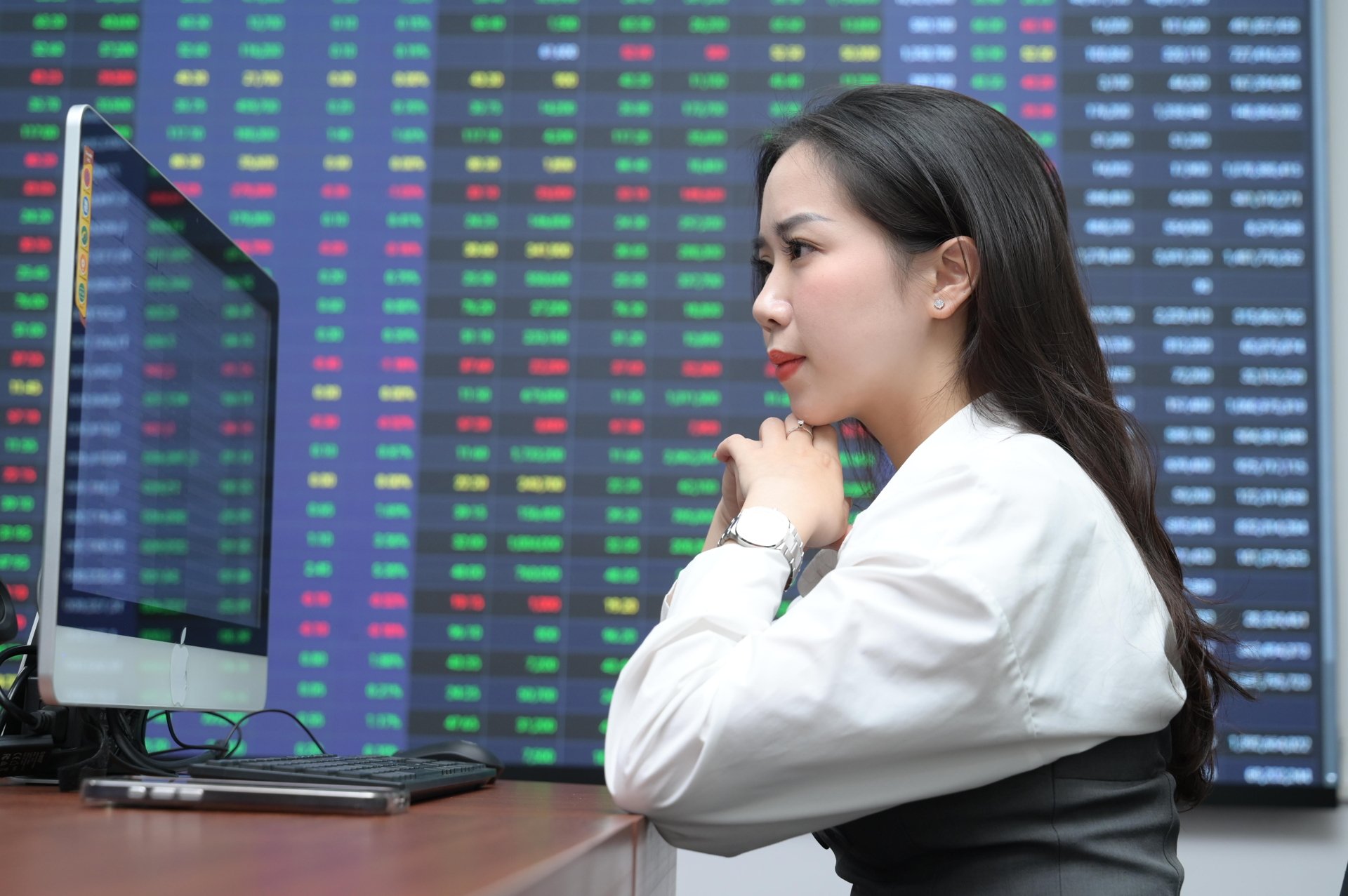 No Luc Vuot Dinh Cua Vn Index Keo Tru Ngan Hang Cung Khong Du Do 1