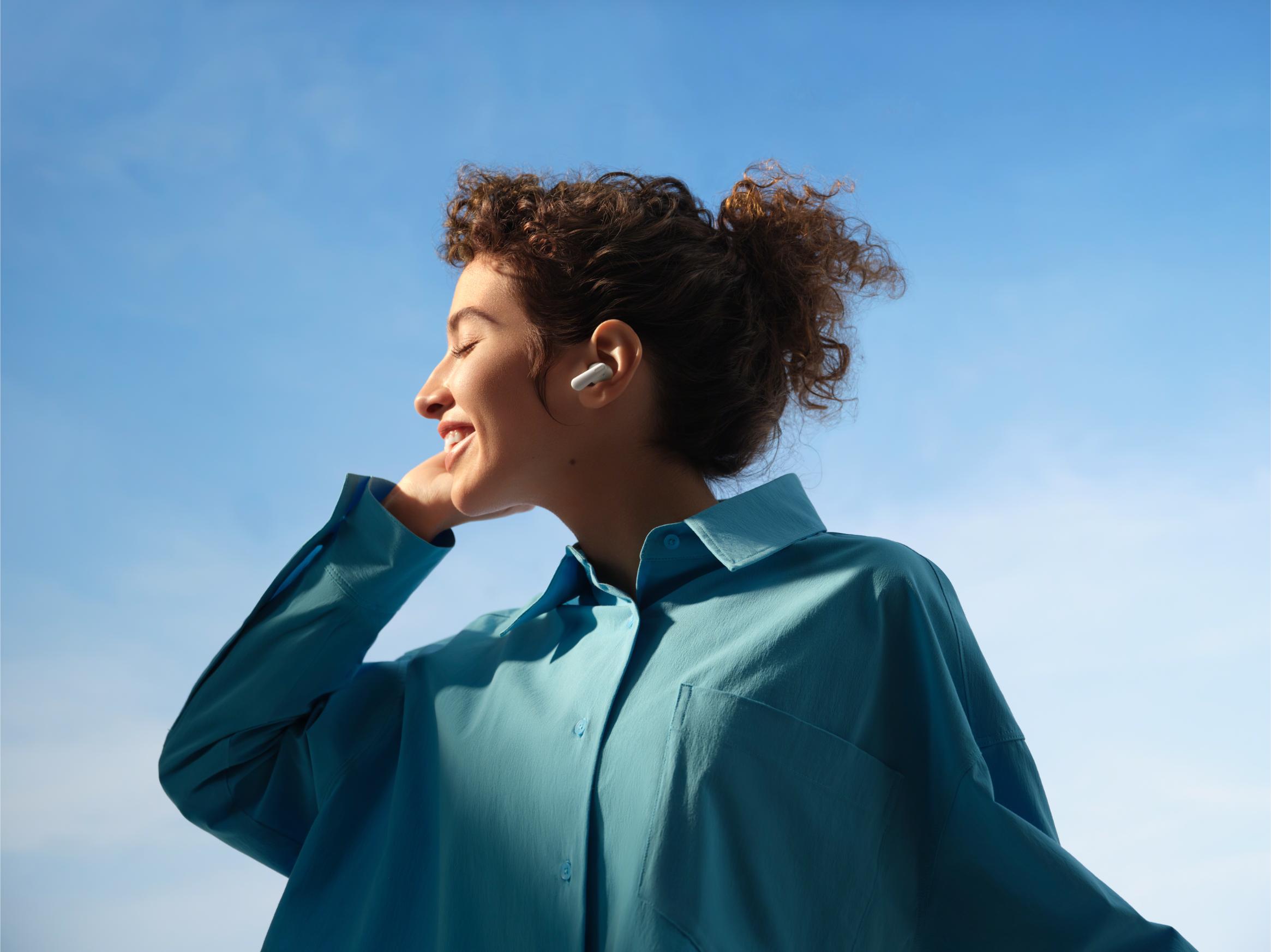 Tianqin 模特图lifestyle Stills Wind Noise Control Rgb 3 1