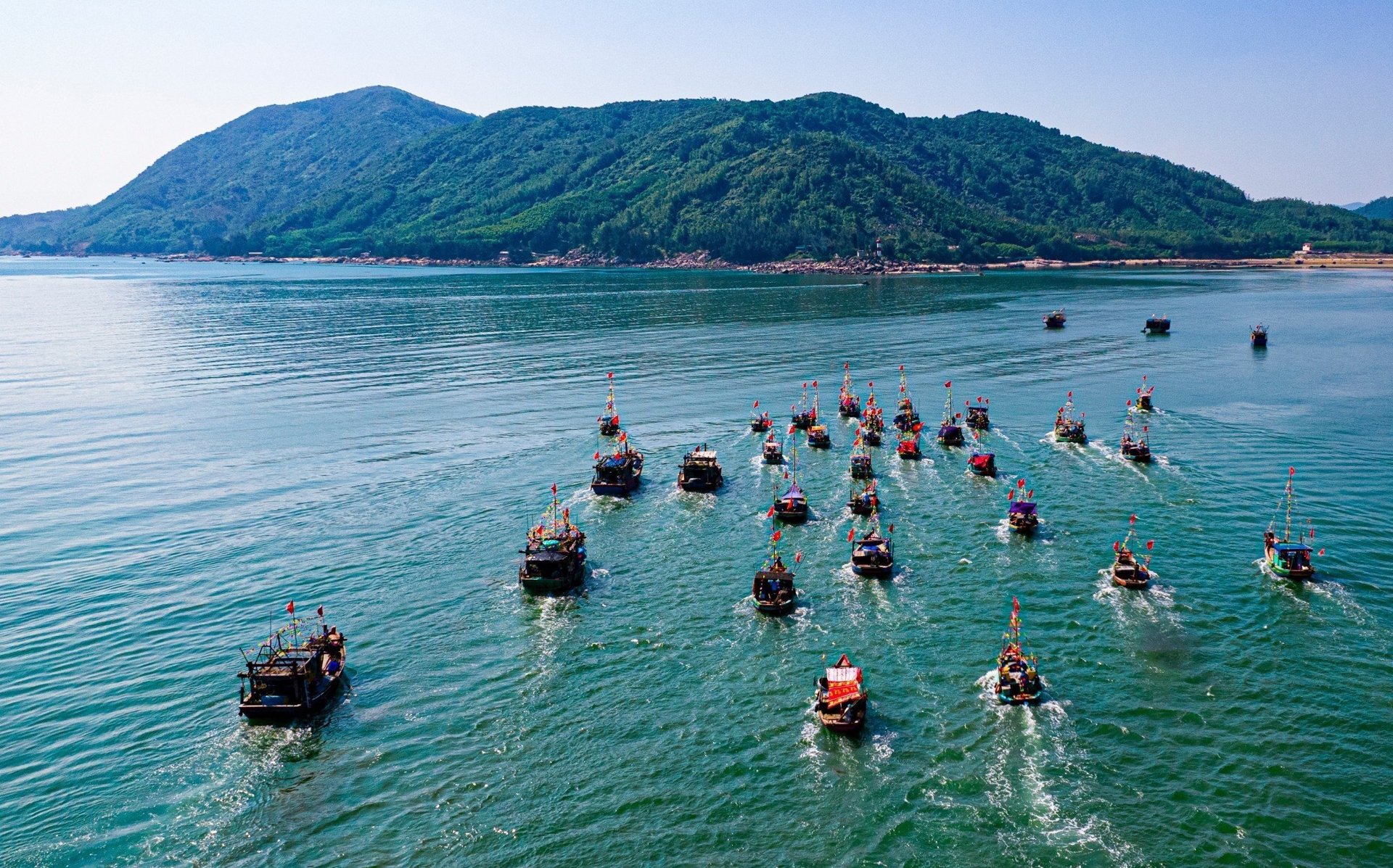 Bac Trung Bo Don Dap Le Hoi Du Lich Boi Thu Sau Khoang Tram Keo Dai 2