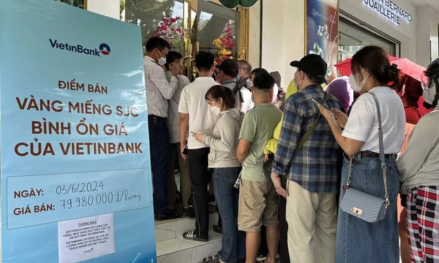 Bo Cong An Dieu Tra Doanh Nghiep Thue Nguoi Xep Hang Mua Vang Binh On 1