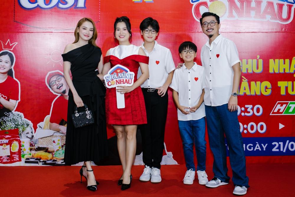 Lam Vy Da Hua Minh Dat Xuc Dong Khi Cung Con Quay Hinh Nha Minh Co Nhau 20