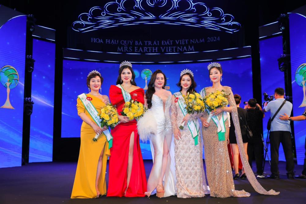 Le Thi Mai A Hau Mrs Earth Viet Nam 2024 Dau An Cong Hien Va Long Nhiet Thanh Voi Cong Dong 16