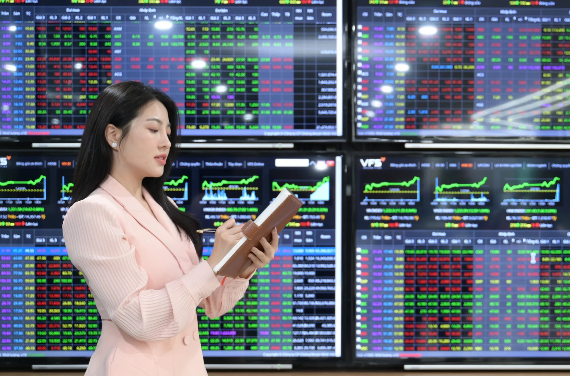 Top Co Phieu Tang Gia Hvn Tang Gan 300 Bat Ngo Mot Ma Vo Dich Tang 600 5 1