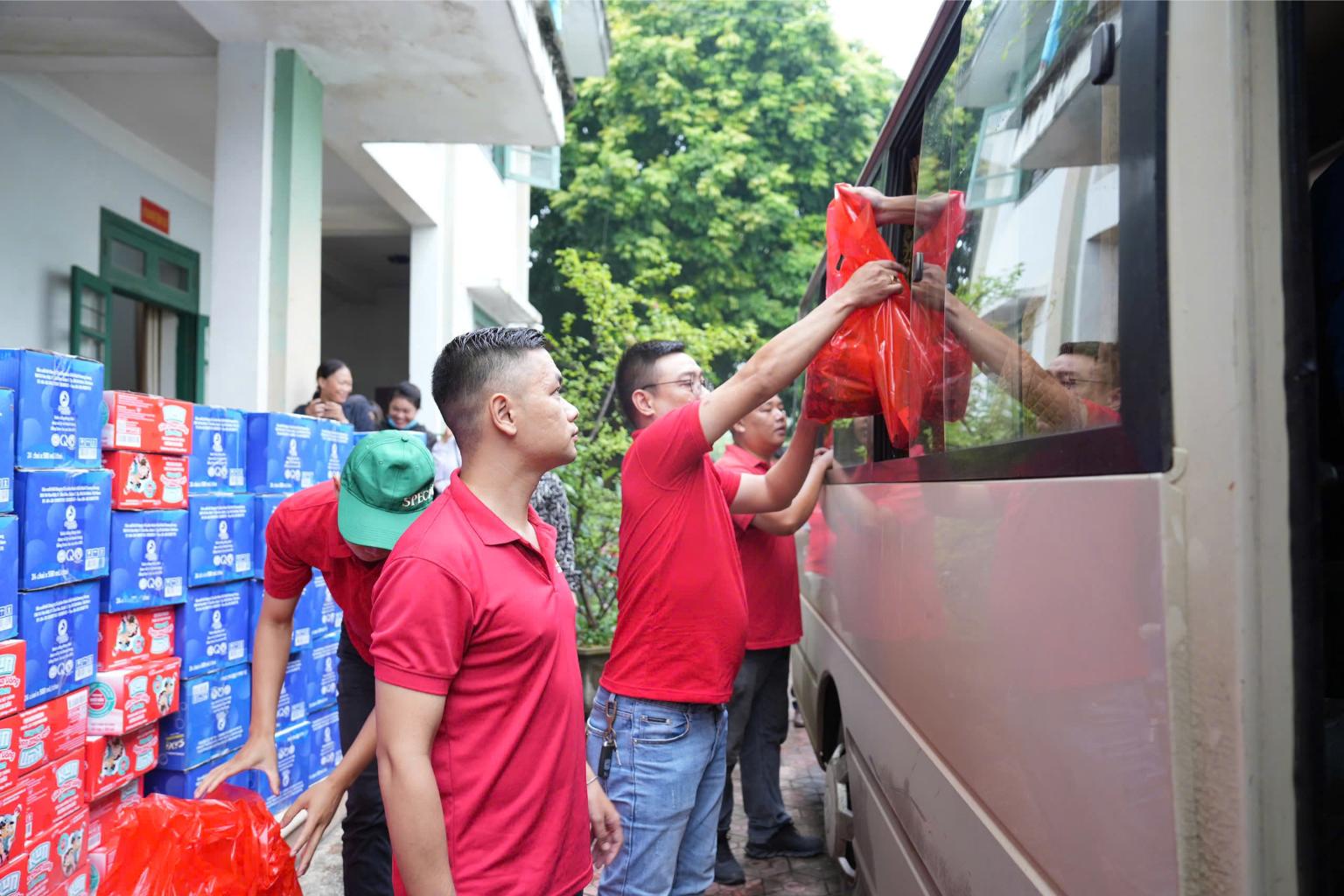 Nuoc Uong Luong Thuc Den Pin . Duoc Sabeco Va Trung Uong Doan Ho Tro Tai 06 Tinh Thanh Chiu Anh Huong Nang Ne Boi Bao Yagi