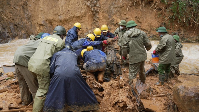 Tim Thay 32 Thi The Trong Vu Sat Lo Vui Lap Nhieu Phuong Tien 1