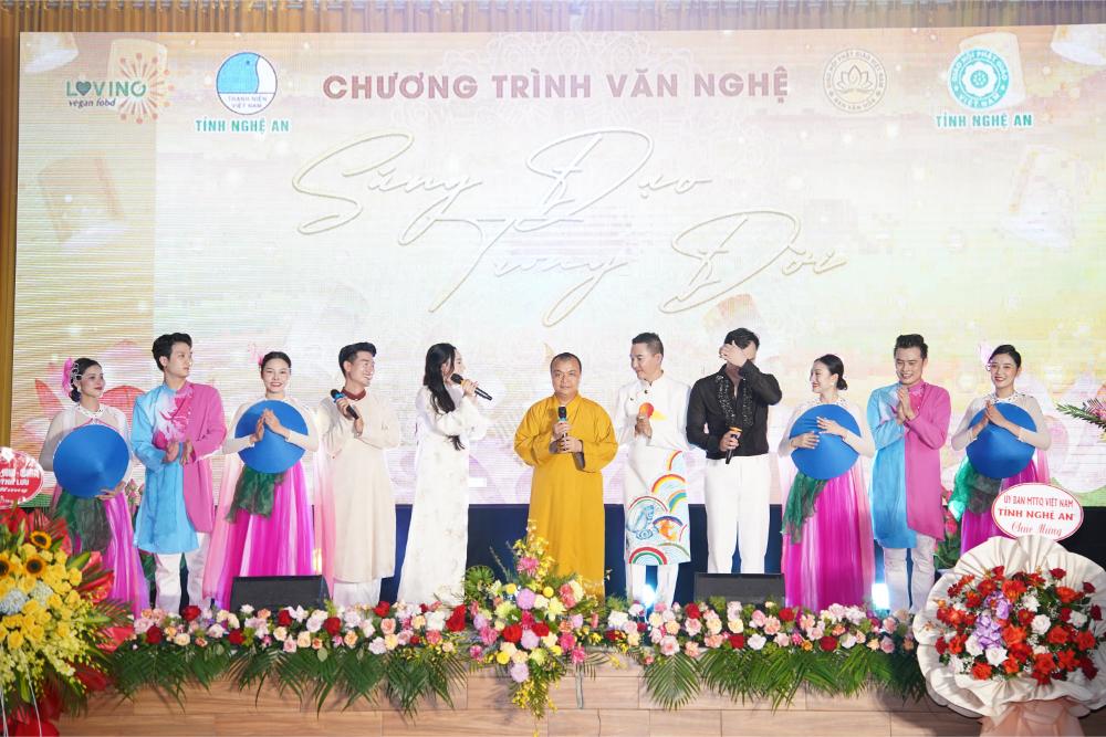 Ho Quynh Huong Tran Thu Huong Va Cac Nghe Si Hoi Ngo Tai Dem Nhac Sang Dao Trong Doi 15