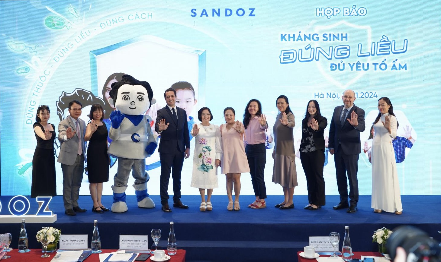 Cac Dai Bieu Chup Anh Luu Niem Voi Thong Diep Cua Chuong Trinh 3 1