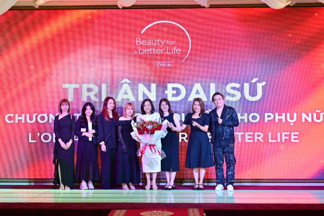 Nha Sang Lap Chuong Trinh Va Doi Ngu Cong Su 2 1