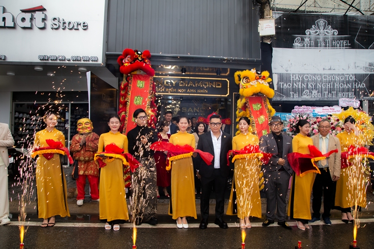 Khai Truong Doanh Nghiep Chuyen Ve Trang Suc Kim Cuong Thien Nhien Tai Da Lat 3