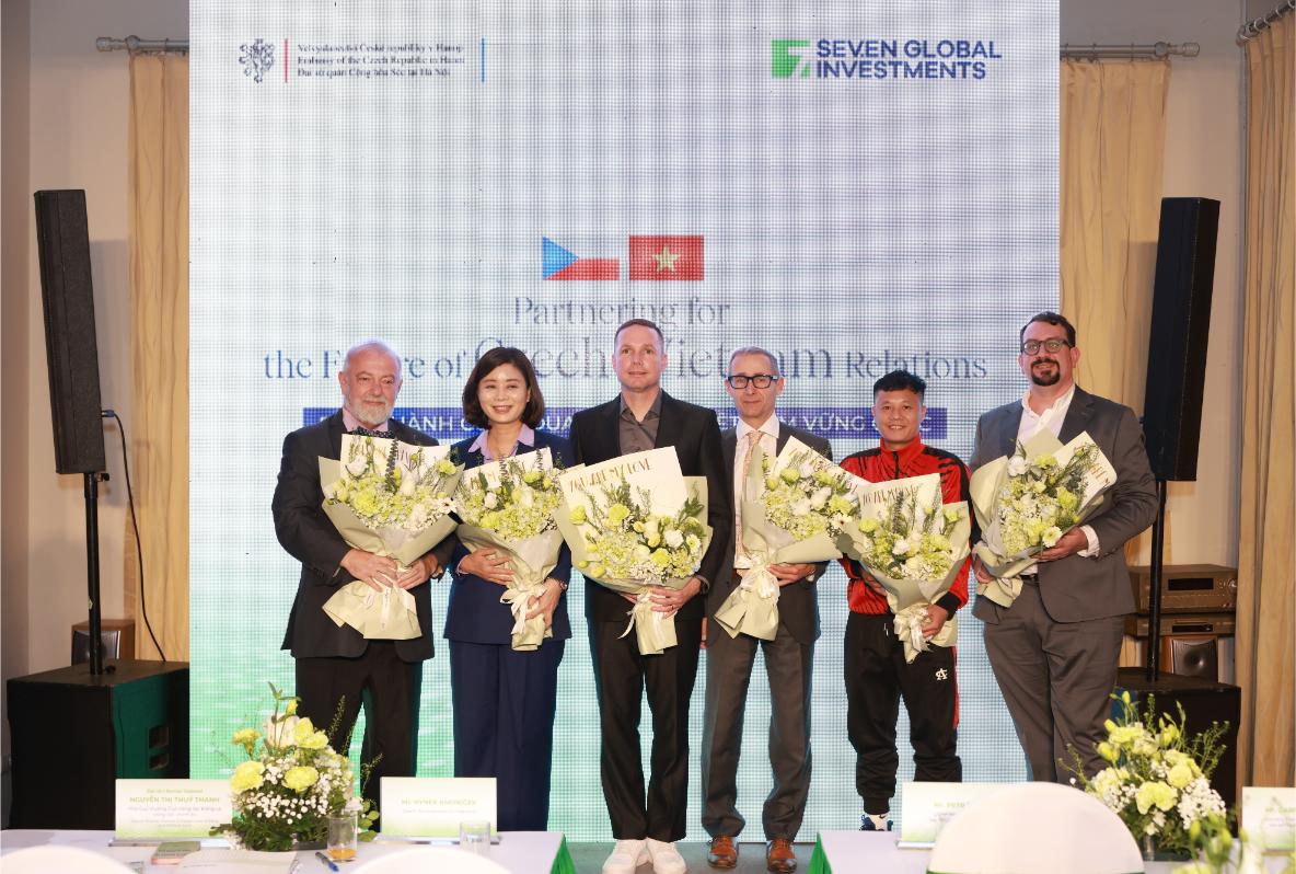 Group Photo Cac Dai Bieu Tham Du Su Kien 2 1