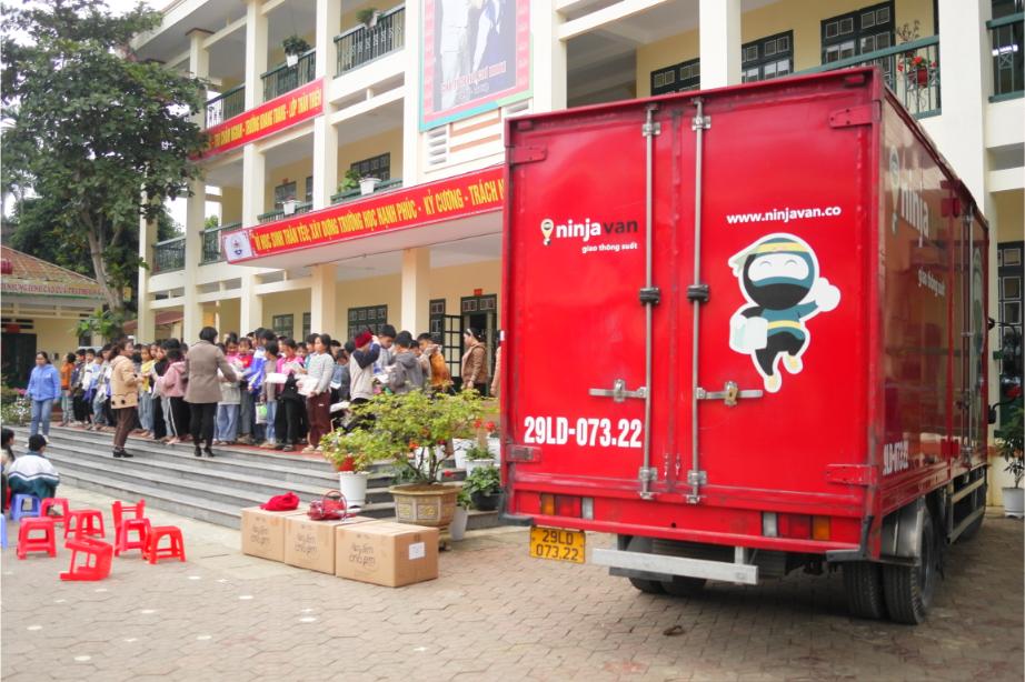 Vuot Hon 38.181 Km Gom Nhung Tuyen Duong Bang Qua Dia Hinh Trac Tro Cua Mien Nui Ninja Van Viet Nam Trao Qua Den Cac Em Nho. 2 1