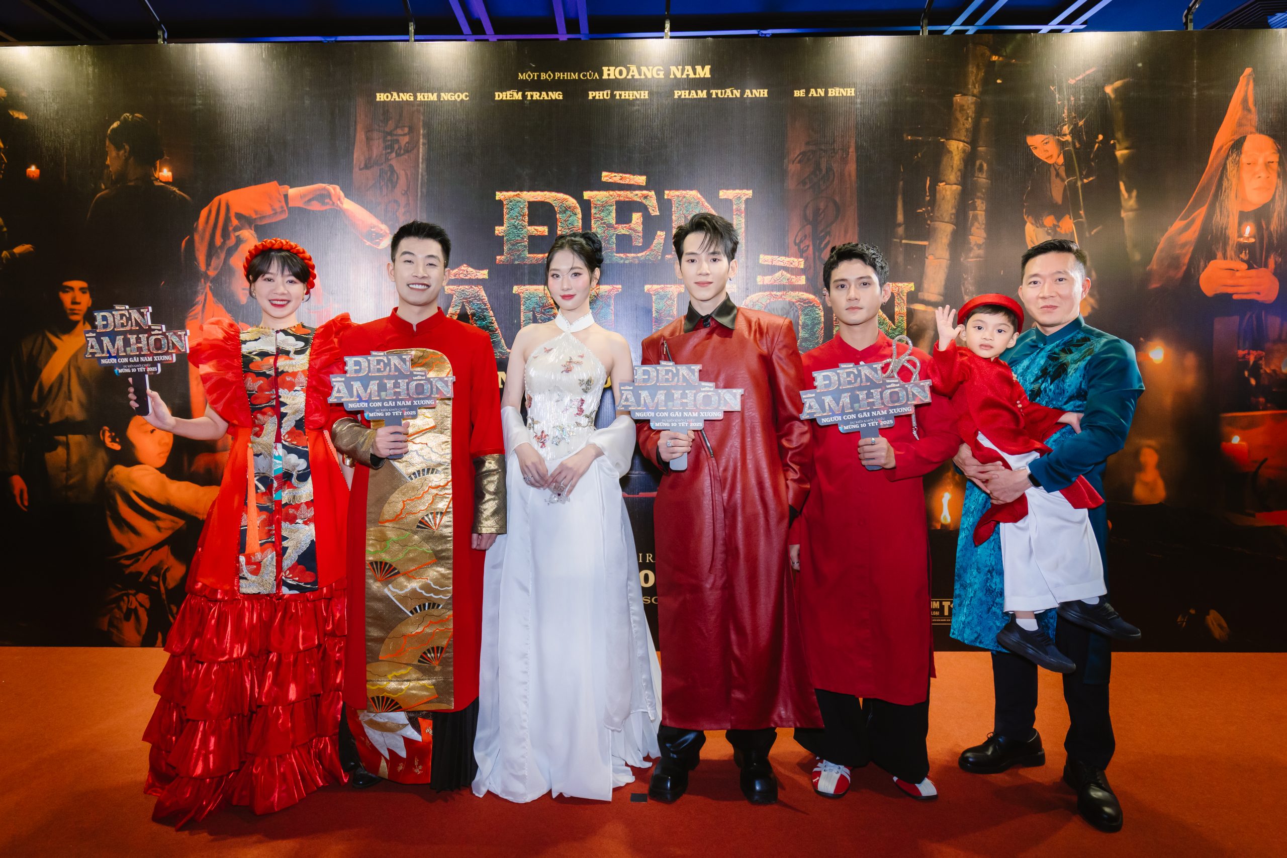 Hang Loat Nghe Si Viet Cung Quy Tu Tai Tham Do Su Kien Ra Mat Phim Den Am Hon 13