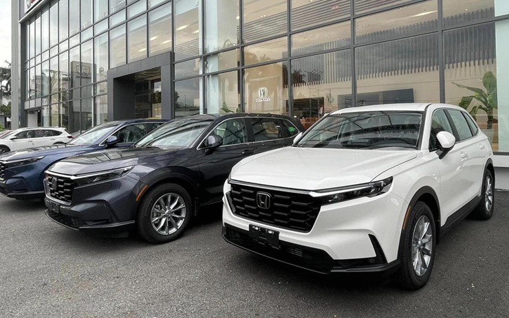 Loat O To Giam Gia Manh Thang Cuoi Nam Co Mau Giam 250 Trieu Dong Oto 1733630554 88 Width740height46320241209103508.9657170 1