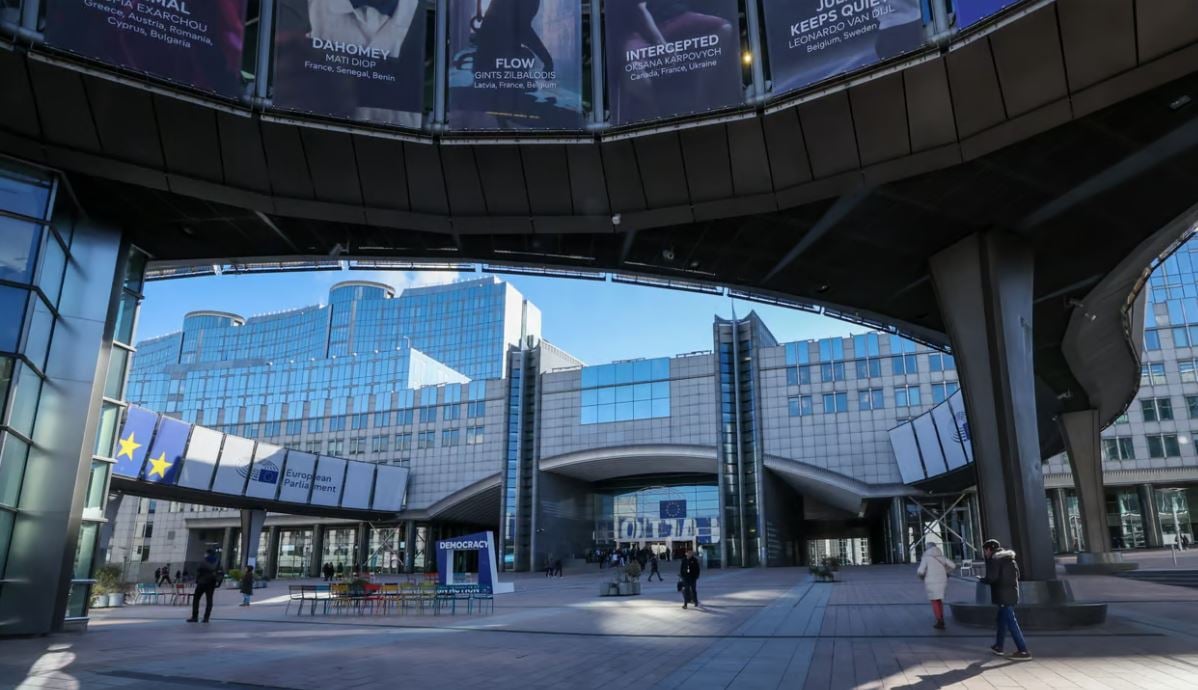 Be Boi Hoi Lo Lien Quan Huawei 4 Nguoi Bi Buoc Toi Tham Nhung 1