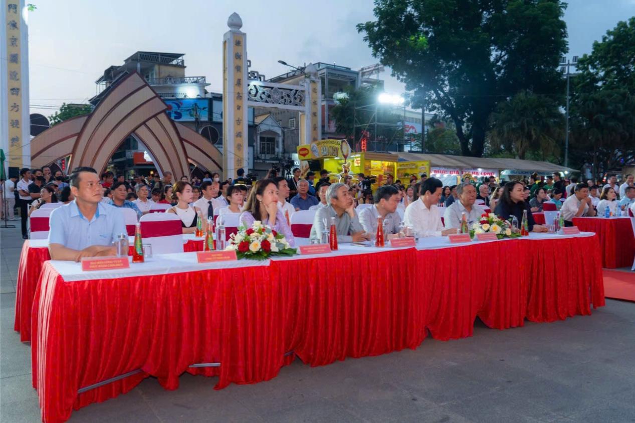 Le Khai Mac Hue Kinh Do Am Thuc 2025