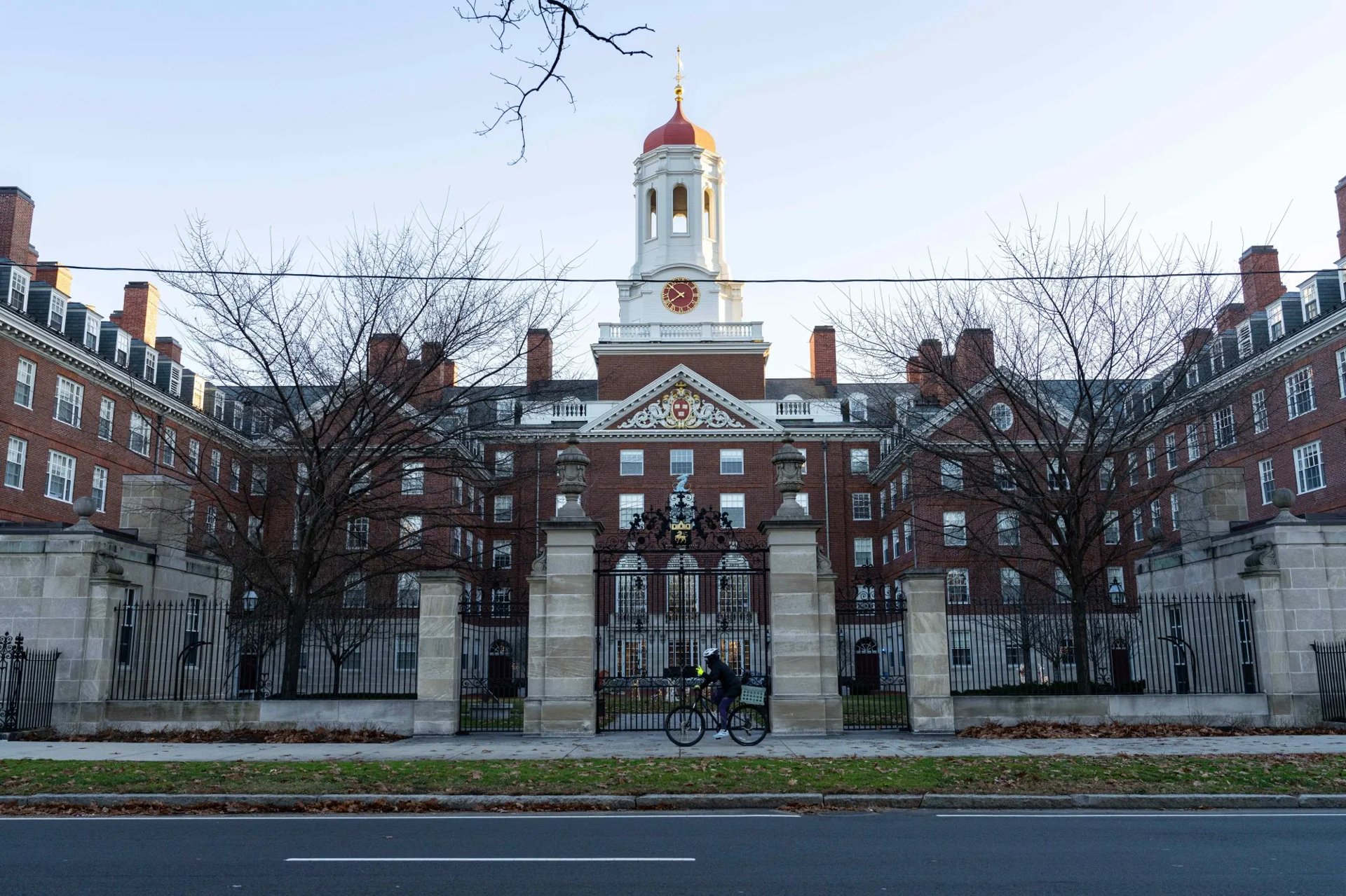 Harvard kiện chính quyền TT Trump: Cuộc chiến pháp lý vì tự do học thuật Harvard kiện chính quyền TT Trump: Cuộc chiến pháp lý vì tự do học thuật