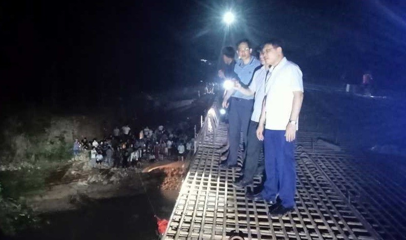 Lũ cuốn 7 học sinh ở Quảng Ninh, còn 2 em mất tích Lũ cuốn 7 học sinh ở Quảng Ninh, còn 2 em mất tích