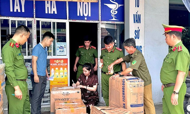 Quầy thuốc không phép bán hơn 5.000 sản phẩm Quầy thuốc không phép bán hơn 5.000 sản phẩm