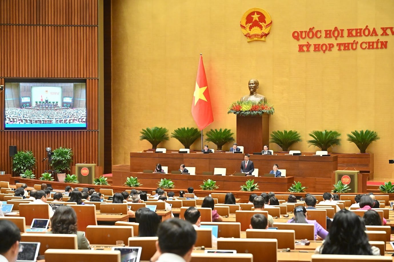 Thong Doc Trinh Quoc Hoi Luat Hoa Quyen Thu Giu Tai San Dam Bao Cua Ngan Hang 1