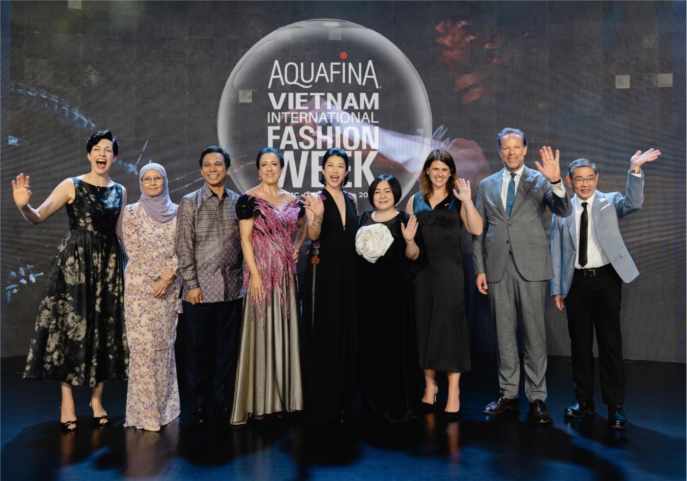 2.1 Tổng Lãnh Sự Canada Bà Annie Dubé, Tổng Lãnh Sự Malaysia Ngài Firdauz Othman Cùng Phu Nhân, Phu Nhân Tổng Lãnh Sự Italy Madam Milena Guarino Padula, Doanh Nhân Michele Wee, Madame Tr (1)