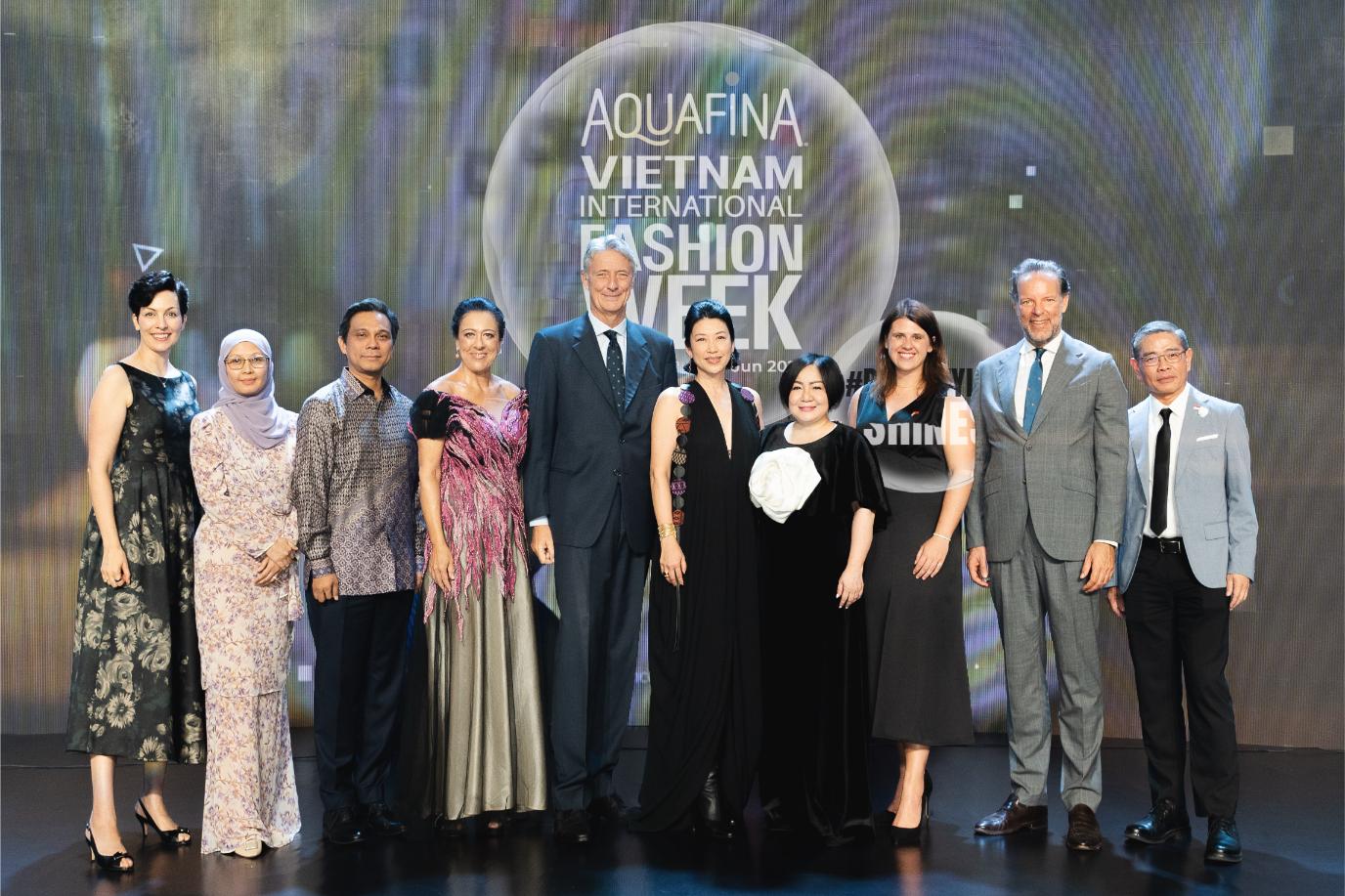 3. Tổng Lãnh Sự Canada Bà Annie Dubé, Tổng Lãnh Sự Malaysia Ngài Firdauz Othman Cùng Phu Nhân, Tổng Lãnh Sự Italy Madam Milena Guarino Padula Cùng Phu Nhân, Doanh Nhân Michele Wee, Madame