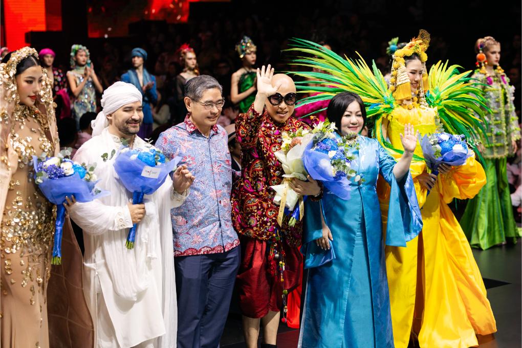 4. Ntk Frederick Lee (singapore) – Gương Mặt Quen Thuộc Của Avifw, Trở Lại Ấn Tượng Với Bộ Sưu Tập “holi”, Lấy Cảm Hứng Từ Lễ Hội Sắc Màu Của Ấn Độ