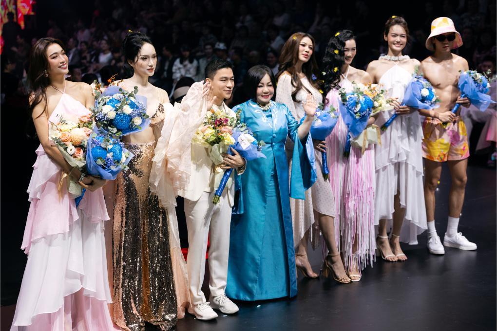 5. Ntk Adrian Anh Tuấn Tiếp Tục Khẳng định Dấu Ấn Cá Nhân Rõ Nét Với Bst Vivavivu 