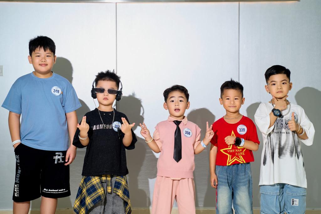 Dàn Mẫu Nhi Trong Buổi Casting