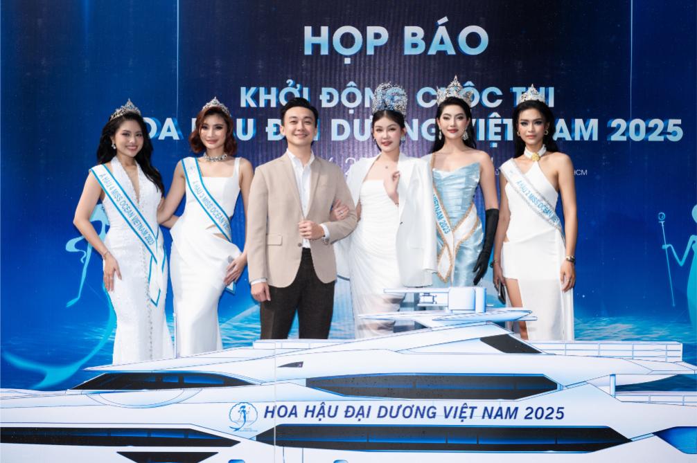 Họp Báo (6)