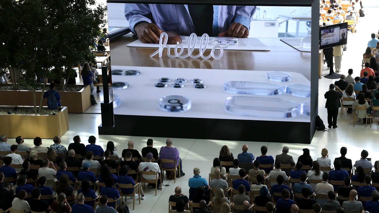 Apple mở rộng tích hợp ChatGPT, cho phép phiên dịch trực tiếp trong cuộc gọi Apple mở rộng tích hợp ChatGPT, cho phép phiên dịch trực tiếp trong cuộc gọi