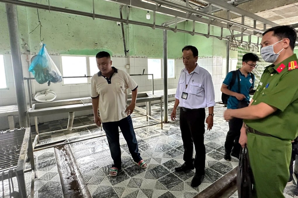 Đồng loạt kiểm tra các cửa hàng, lò mổ liên quan C.P. Việt Nam Đồng loạt kiểm tra các cửa hàng, lò mổ liên quan C.P. Việt Nam