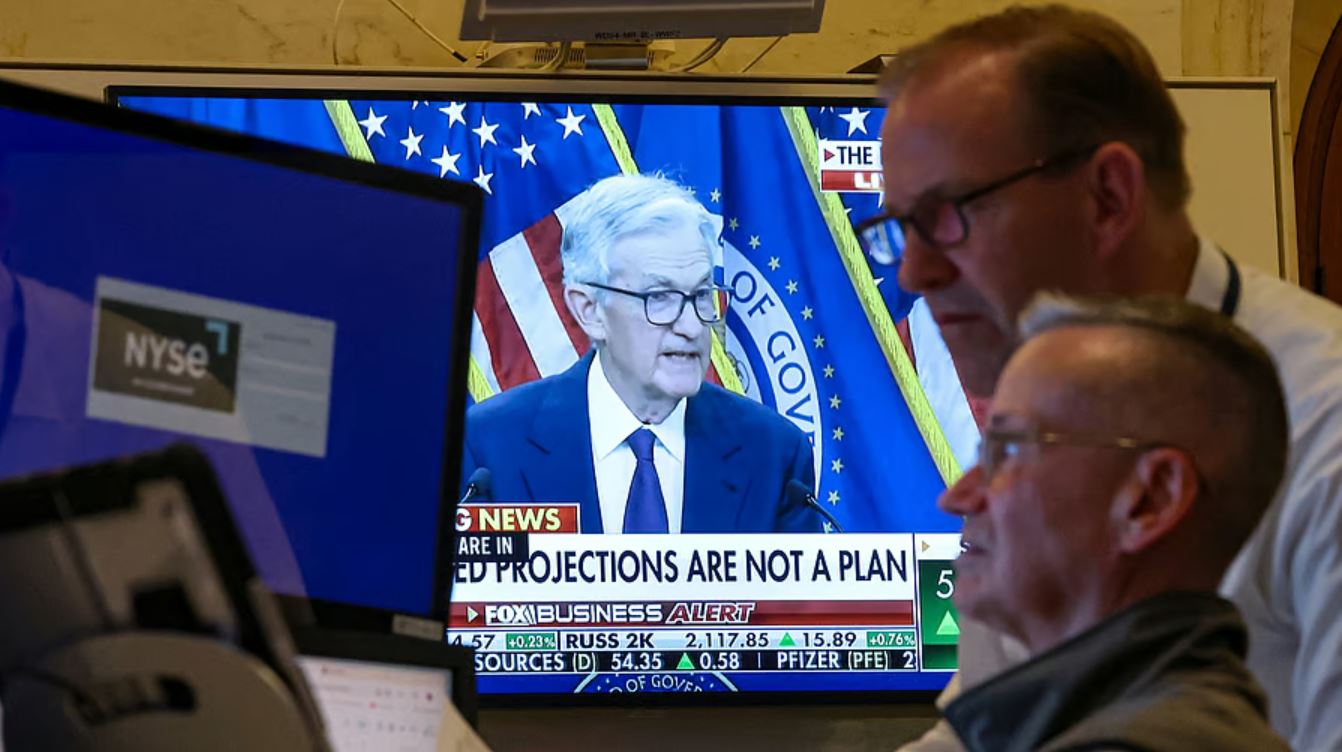 Fed giữ nguyên lãi suất, Tổng thống Trump dọa 'tự bổ nhiệm' vào ghế điều hành Fed giữ nguyên lãi suất, Tổng thống Trump dọa 'tự bổ nhiệm' vào ghế điều hành