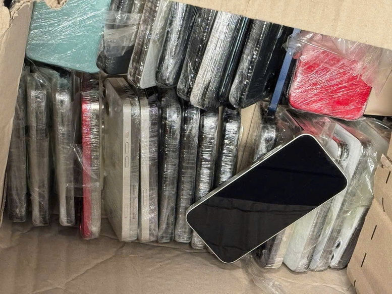 Hai Quan Lien Tiep Chan Dung Hanh Vi Buon Lau Dien Thoai Tai San Bay Quoc Te Noi Bai 1