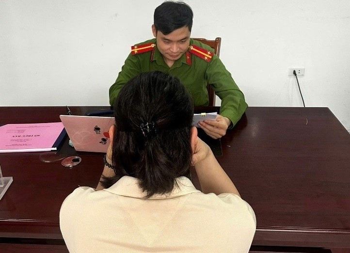 Lên mạng tìm người tâm sự, người phụ nữ bị lừa gần 1 tỷ đồng Lên mạng tìm người tâm sự, người phụ nữ bị lừa gần 1 tỷ đồng