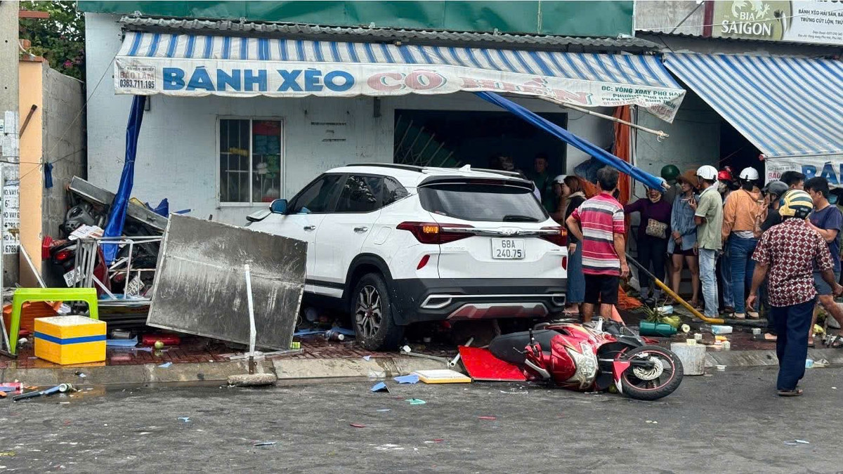 Ô tô tông vào quán ăn ở Bình Thuận, một người tử vong tại chỗ Ô tô tông vào quán ăn ở Bình Thuận, một người tử vong tại chỗ