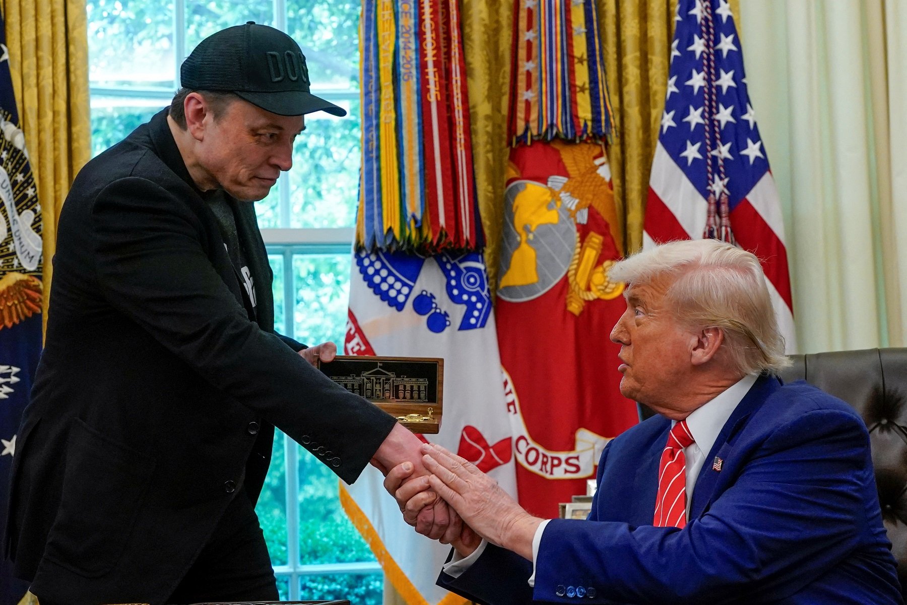 Ông Musk bất ngờ chìa 'cành ô liu' với TT Trump sau màn khẩu chiến căng thẳng Ông Musk bất ngờ chìa 'cành ô liu' với TT Trump sau màn khẩu chiến căng thẳng