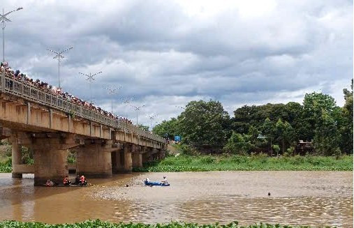 Thiếu niên nhảy cầu đã tự bơi vào bờ, sức khỏe ổn định Thiếu niên nhảy cầu đã tự bơi vào bờ, sức khỏe ổn định