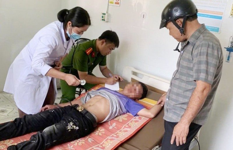 Thiếu niên nhảy cầu đã tự bơi vào bờ, sức khỏe ổn định Thiếu niên nhảy cầu đã tự bơi vào bờ, sức khỏe ổn định