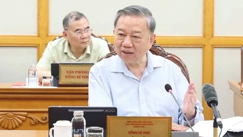 Tổng Bí thư: 'Kéo dài việc sử dụng cán bộ không chuyên trách đến 31/5/2026' Tổng Bí thư: 'Kéo dài việc sử dụng cán bộ không chuyên trách đến 31/5/2026'