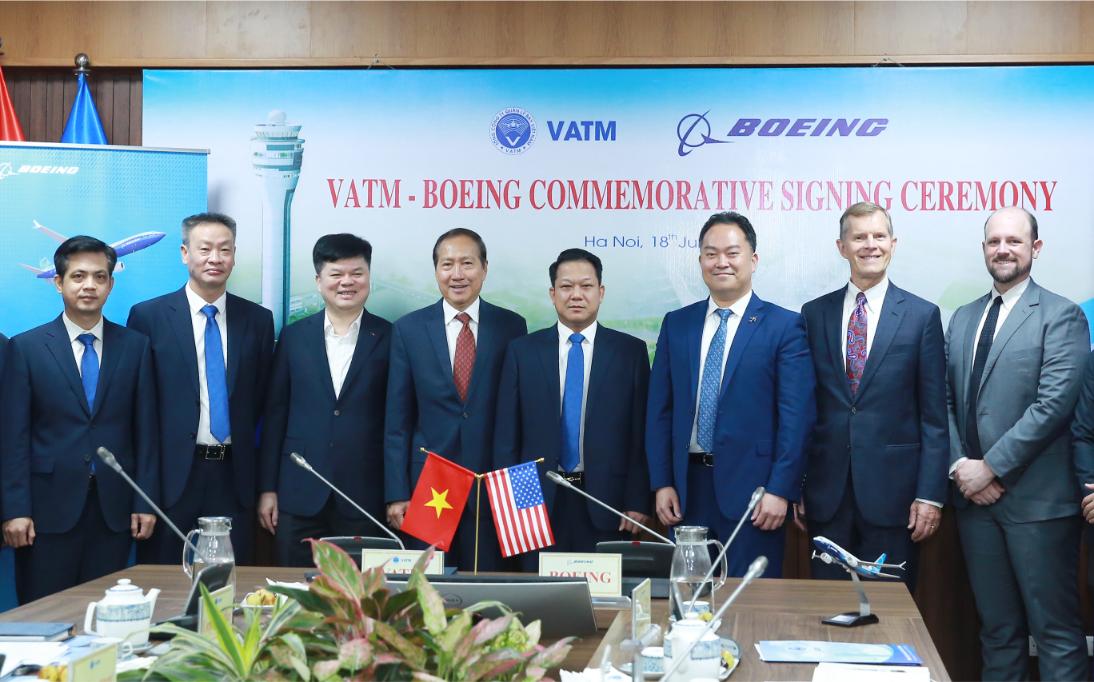 Đại Diện Boeing Và Vatm (1)